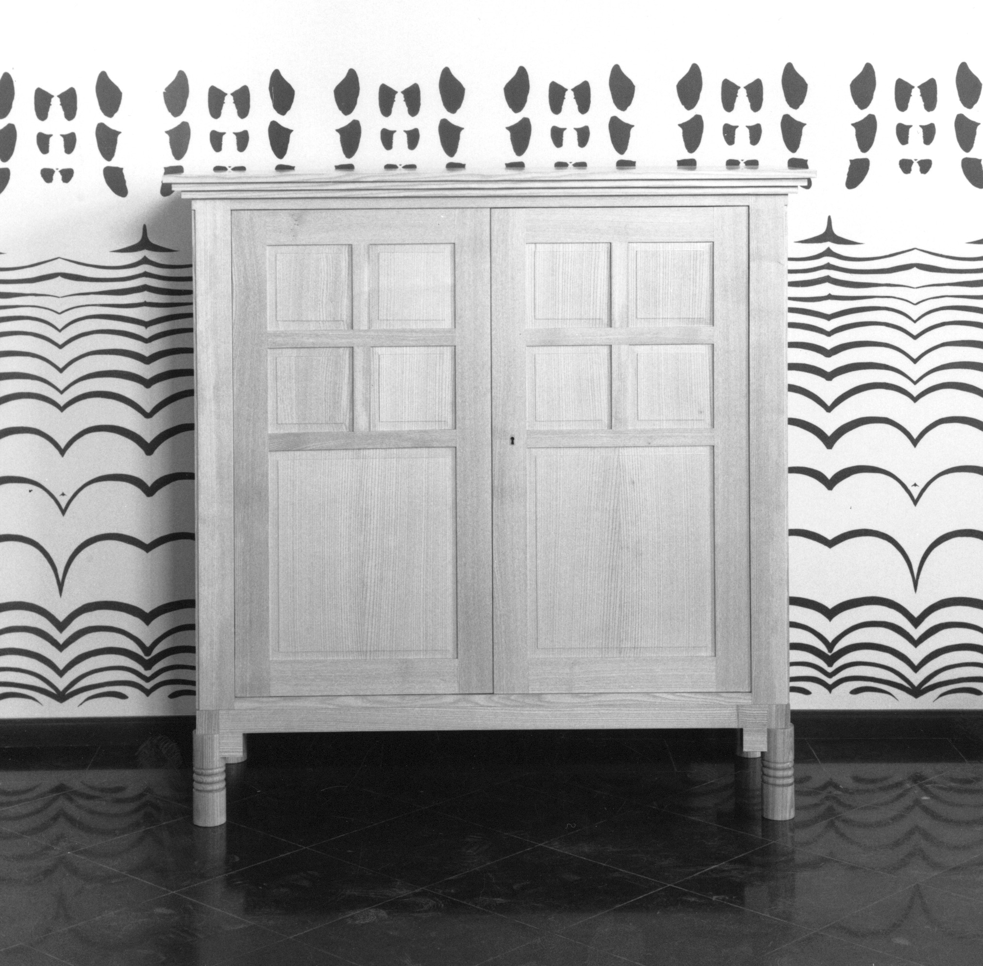 Buffet rectangulaire en bois massif. C2